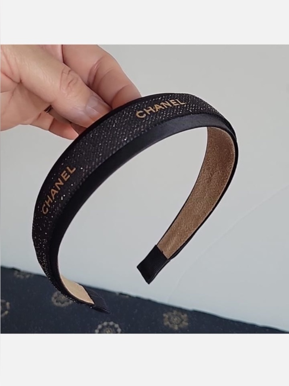 CHANEL Black Ribbon - Picture 2 of 10
